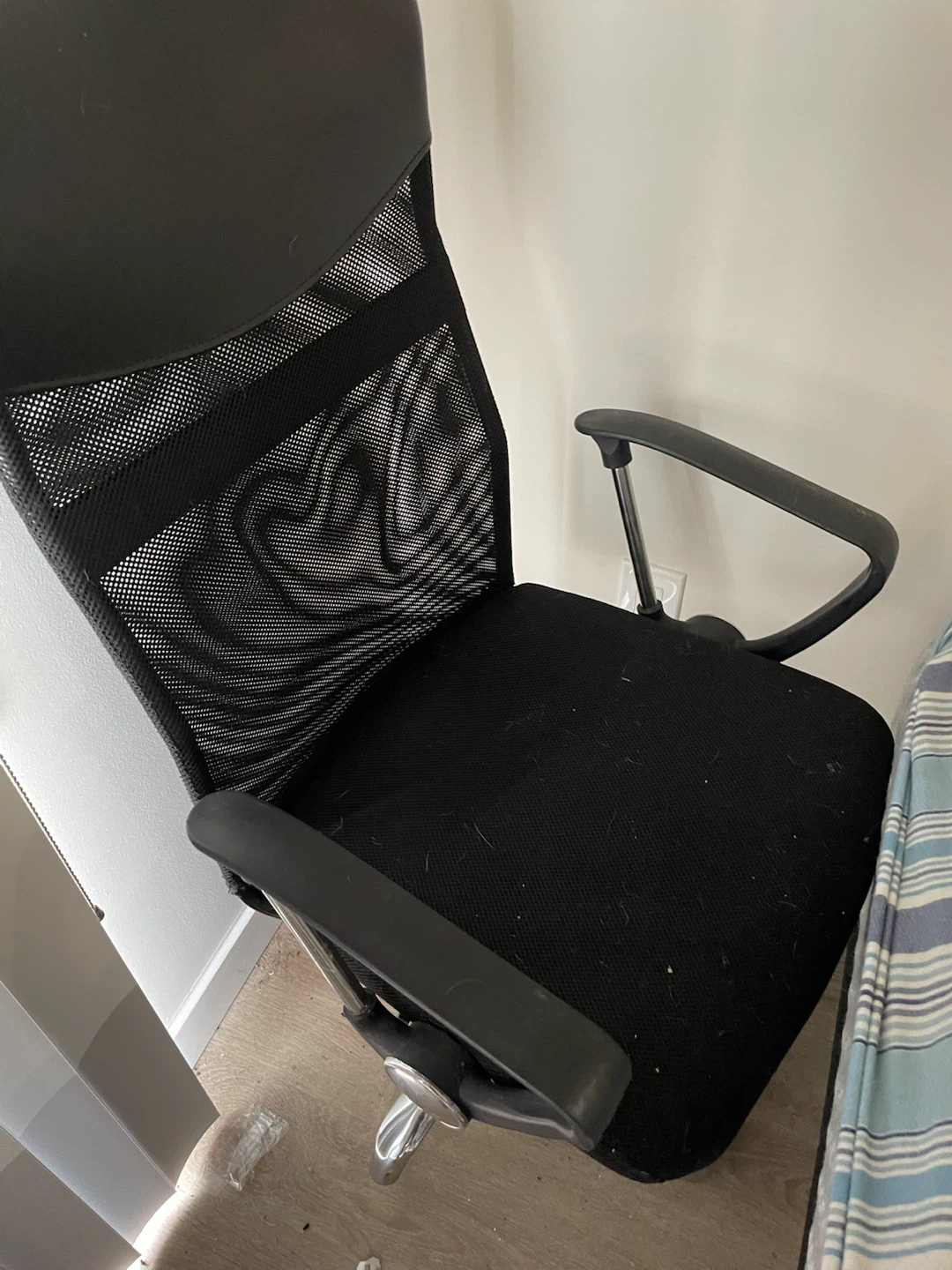 Black Mesh Office Chair - photo 2