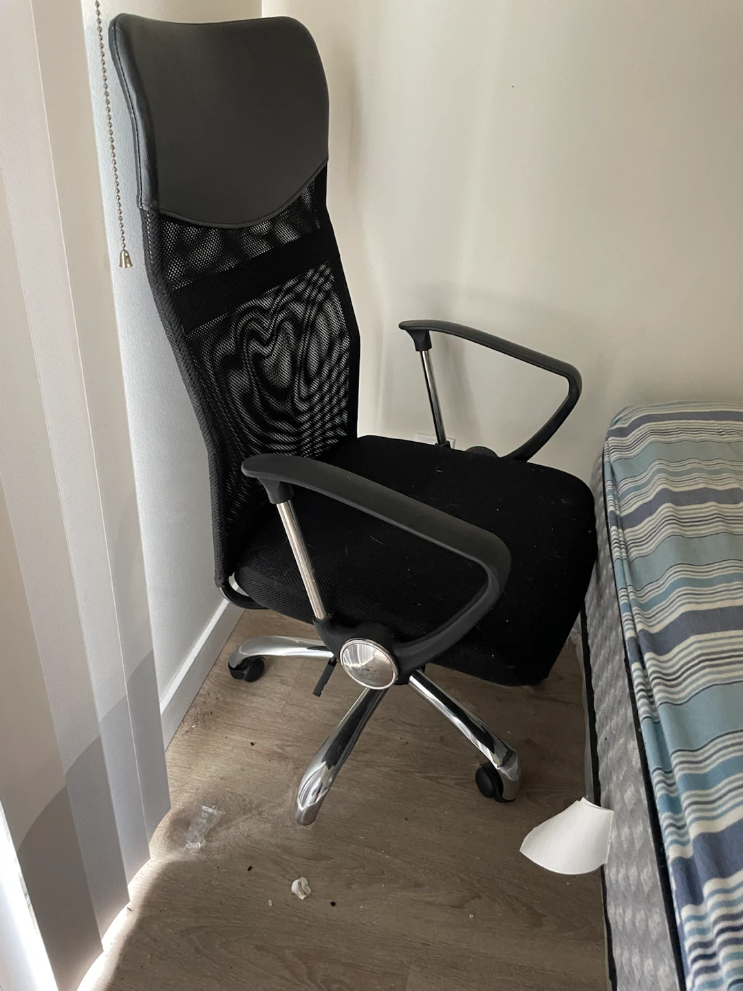 Black Mesh Office Chair - photo 4