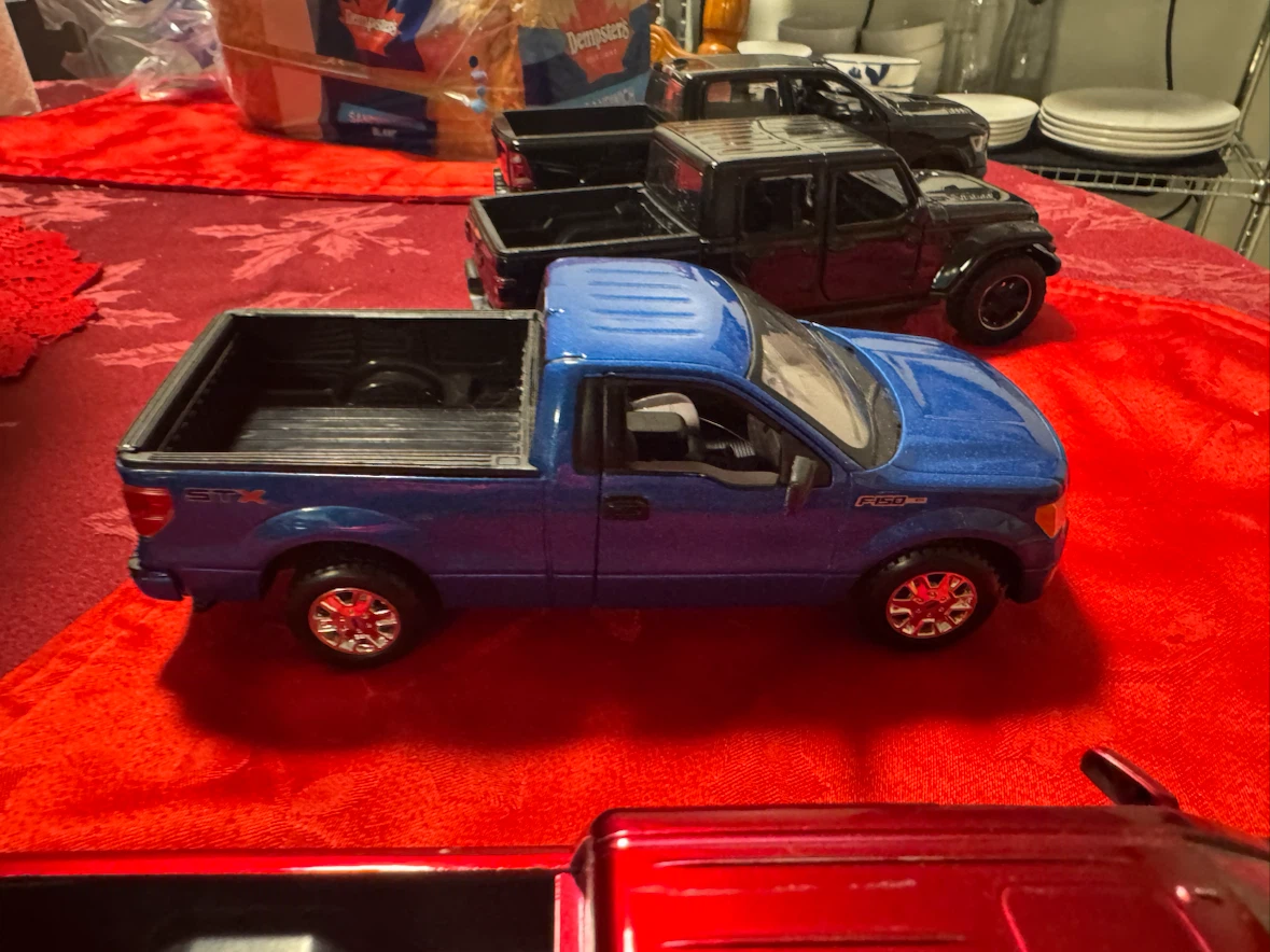 Diecast Pickup Trucks $20 each - photo 3