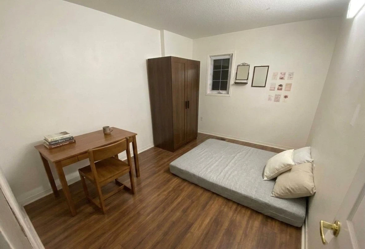 Private Room near York University