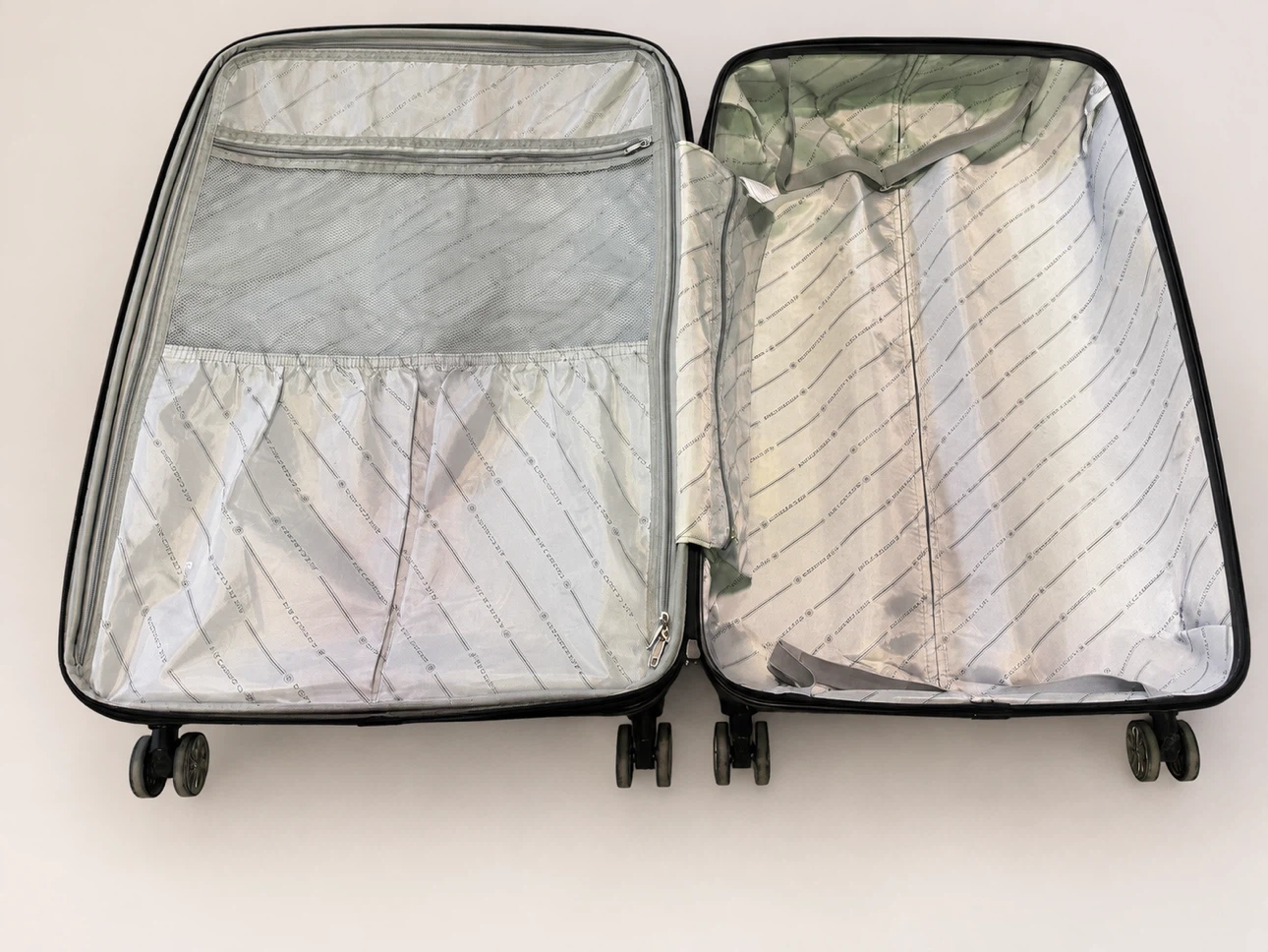 Large Air Canada hardshell suitcase in silver/grey. - photo 3