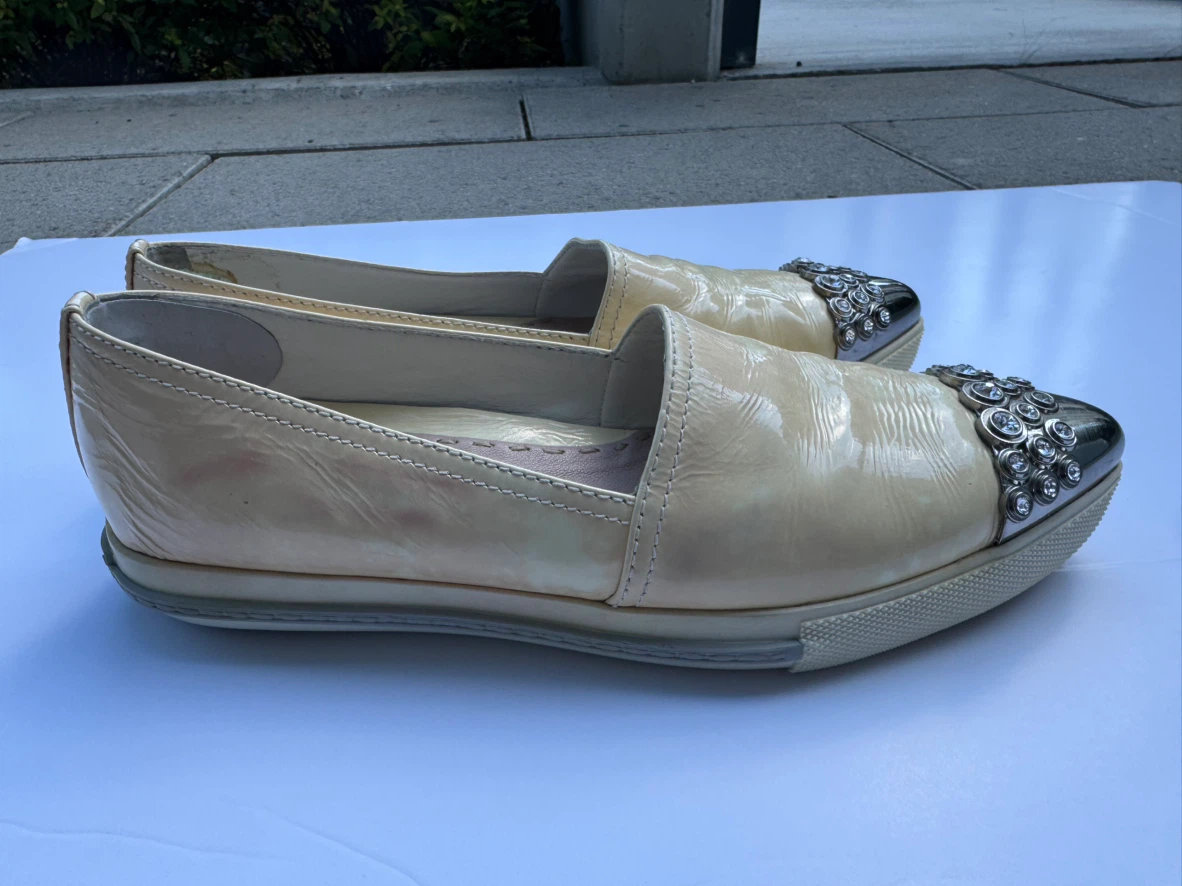 Miu Miu Crystal Cap Toe Patent Leather Flats Size 37 - photo 3