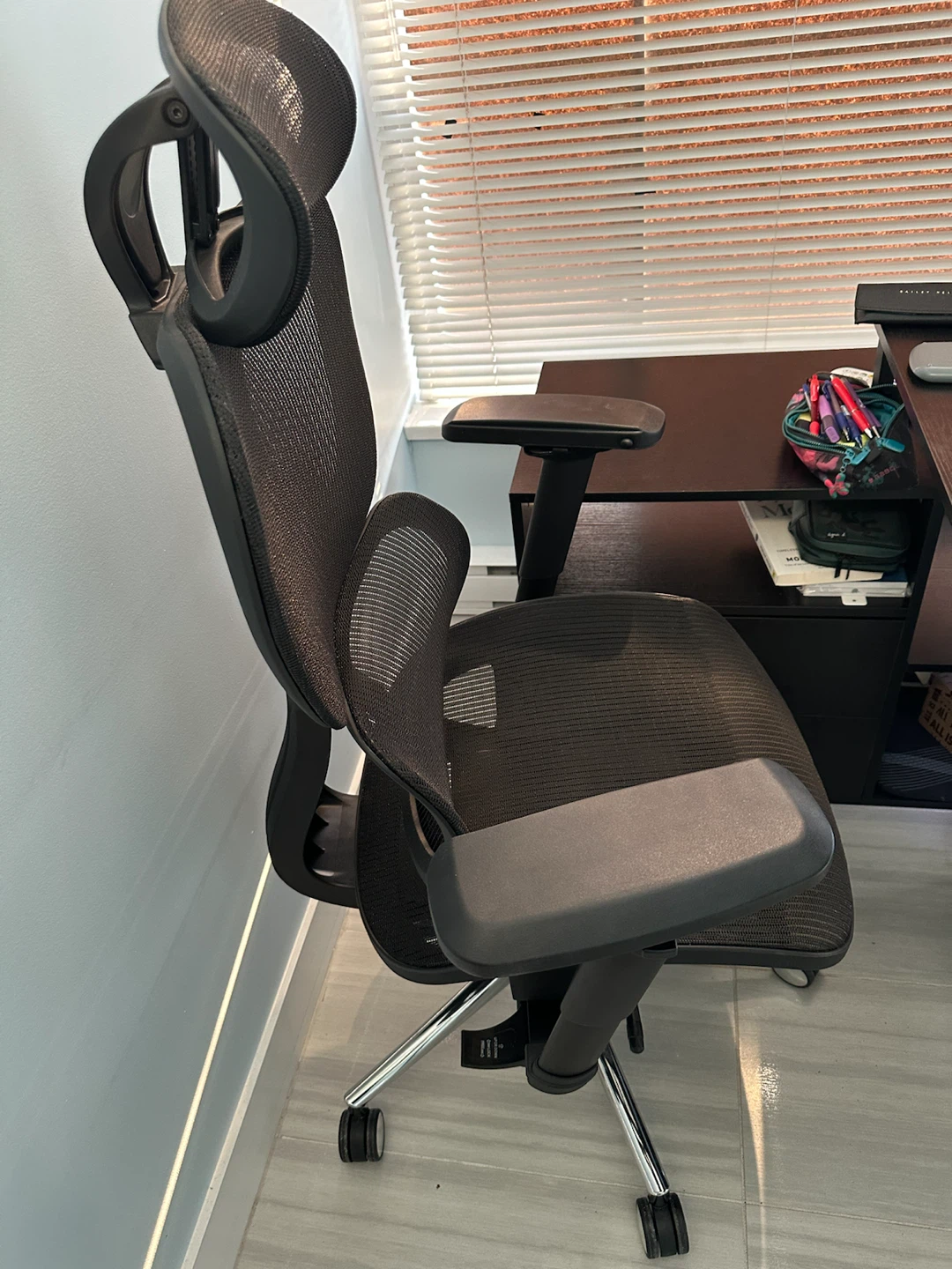 Ergonomic office desk chair with headrest - photo 2