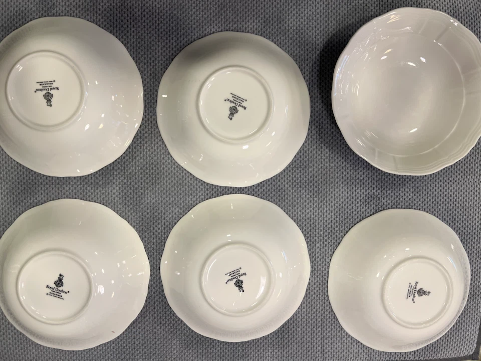 Vintage Royal Doulton Hallmark Fine China Bowls - Set of 6 - photo 4