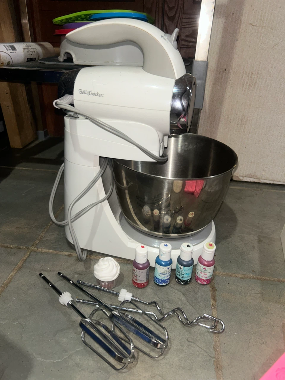 Betty Crocker Stand Mixer & beginner treat making kit