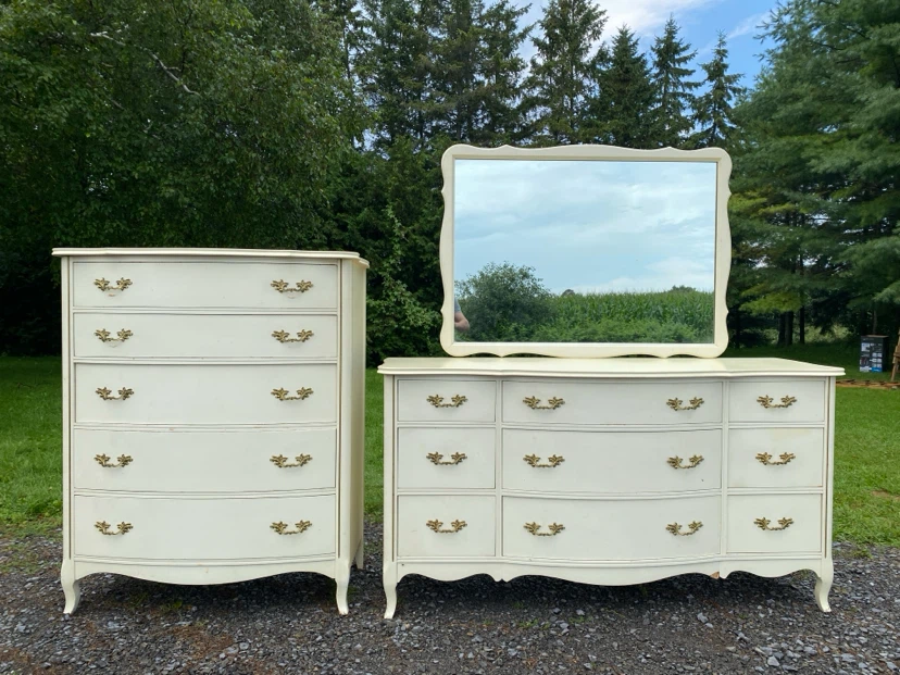 Knechtel French Provincial Off White Dresser Set (CAN DELIVER)