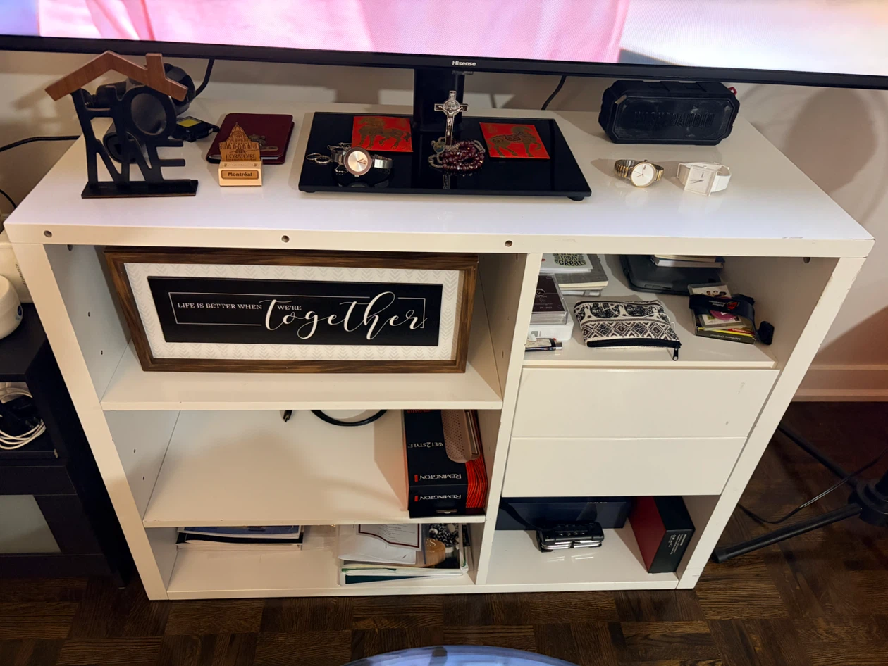 White IKEA Kallax Shelving Unit/TV Rack