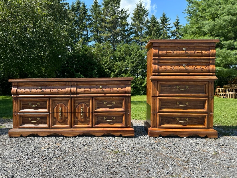 Vintage 1970s Mediterranean Oak Finish Dresser Set (CAN DELIVER)
