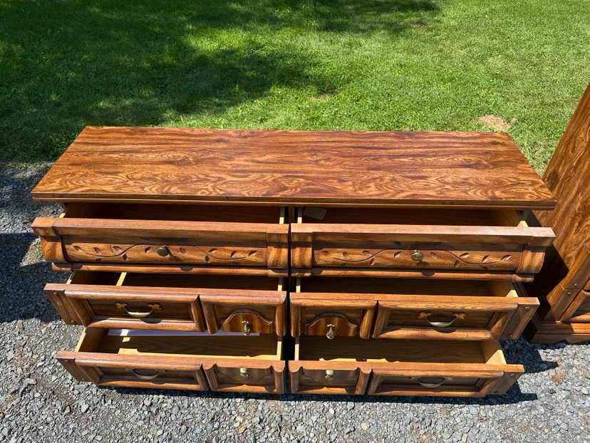 Vintage 1970s Mediterranean Oak Finish Dresser Set (CAN DELIVER) - photo 4