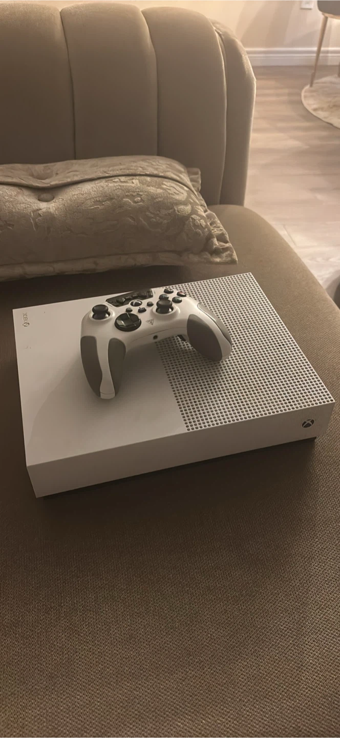 Xbox one s digital with pro controller