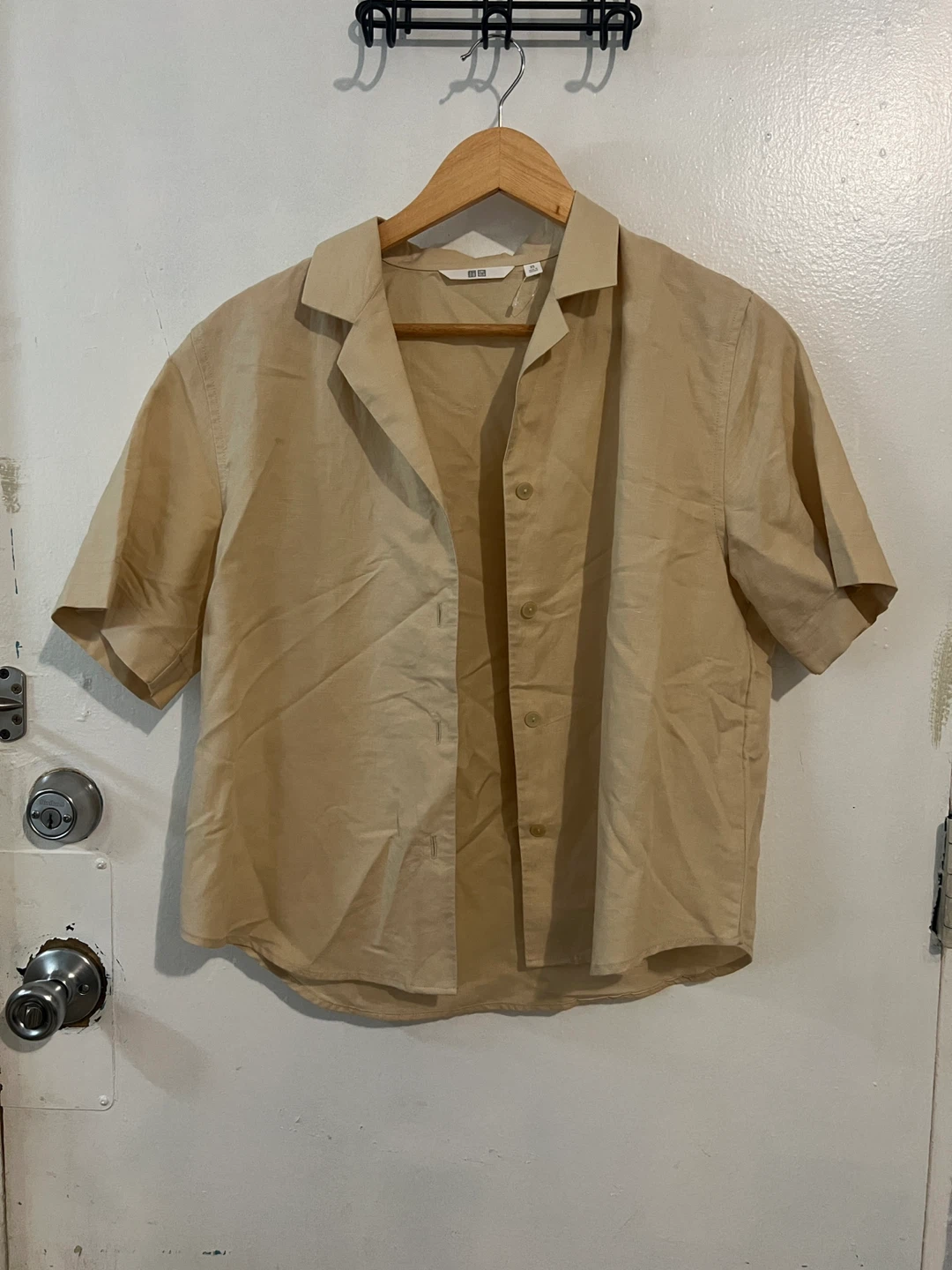 Uniqlo Beige Short Sleeve Button-Up Shirt - XS