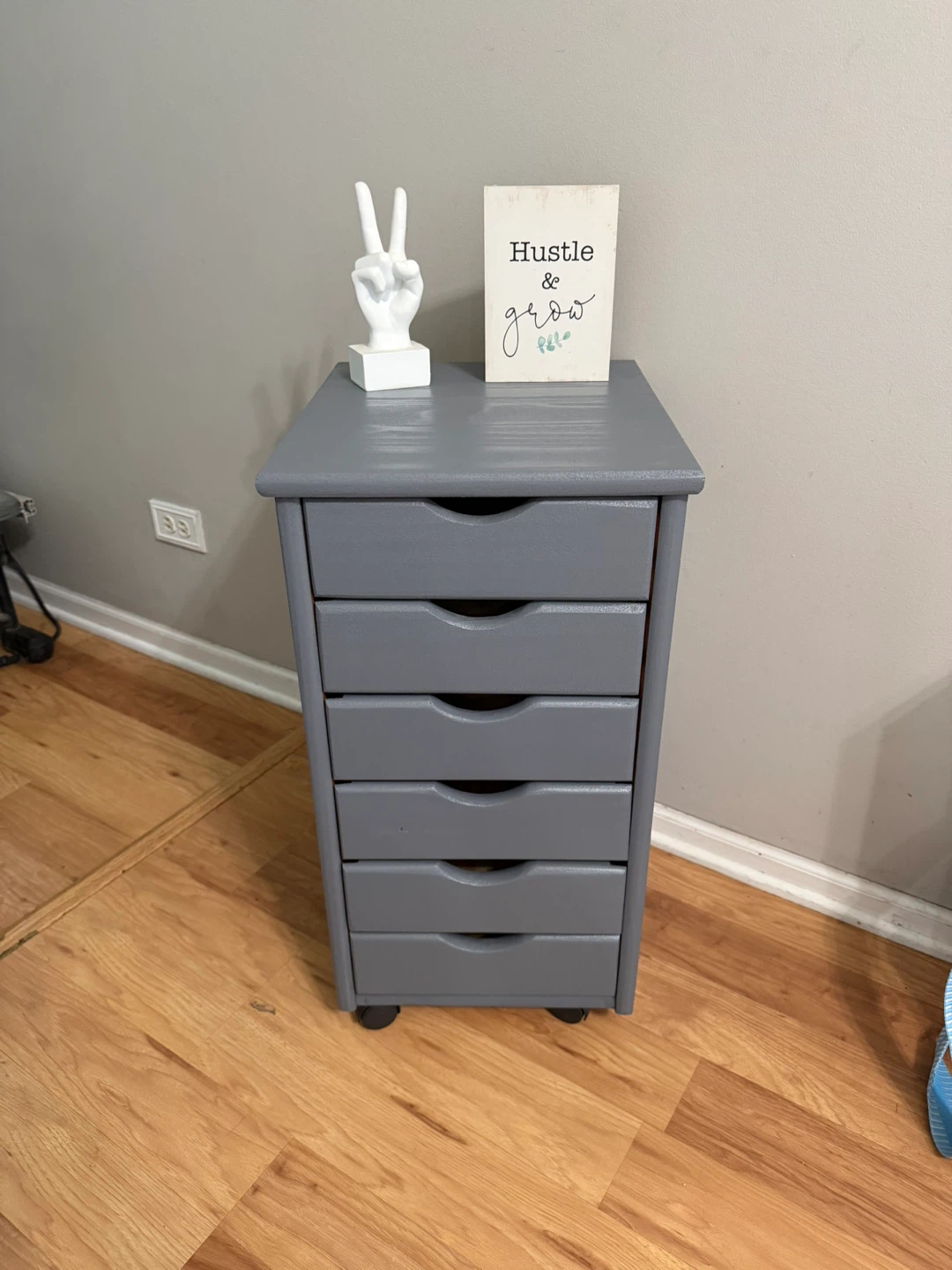 ✨🩶Adorable solid storage drawers on wheels🩶✨