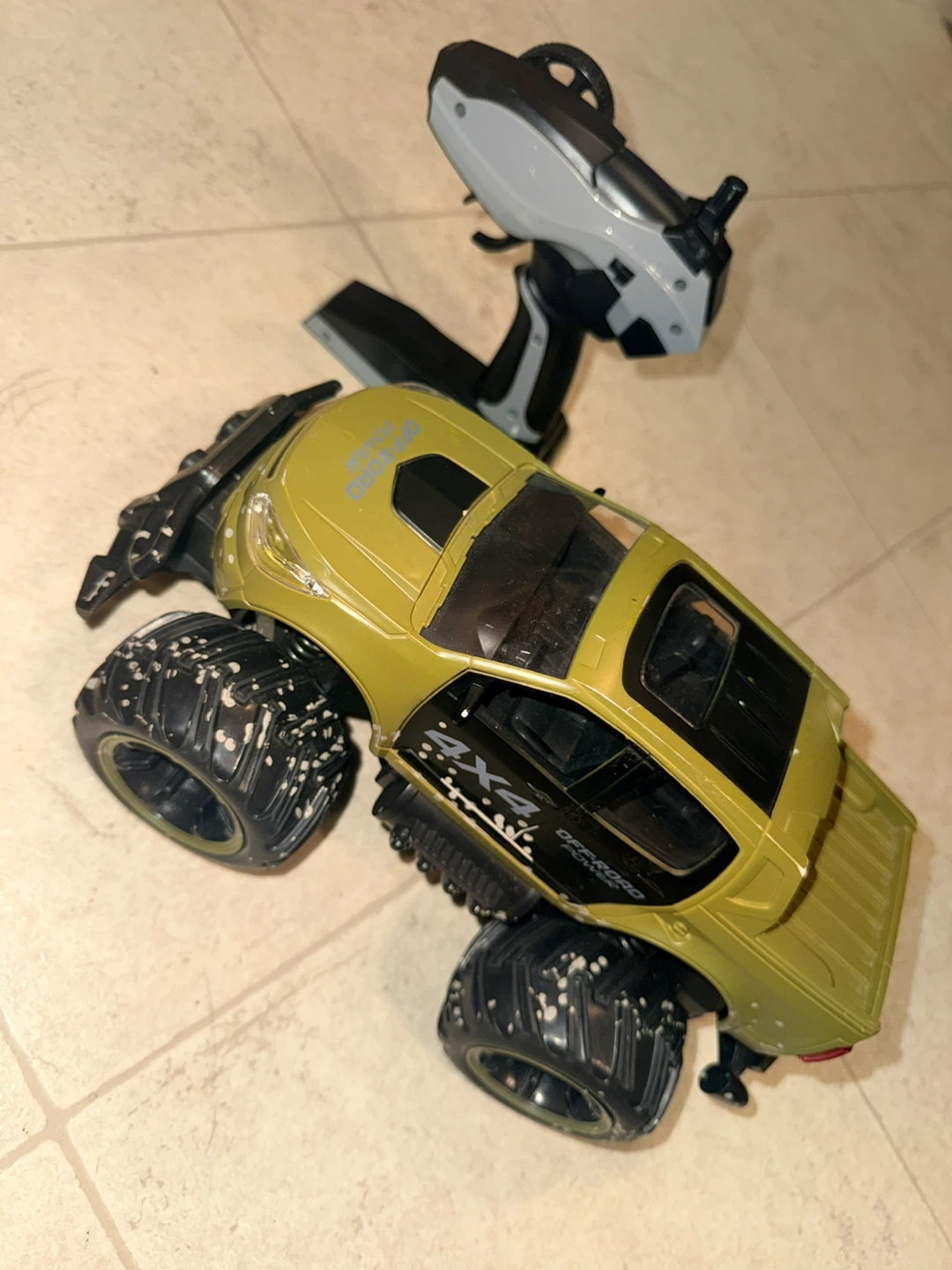 2 WORKING RC TRUCK AND CAR W/ 12 BATTERIES AND 2 CHARGERS - photo 5