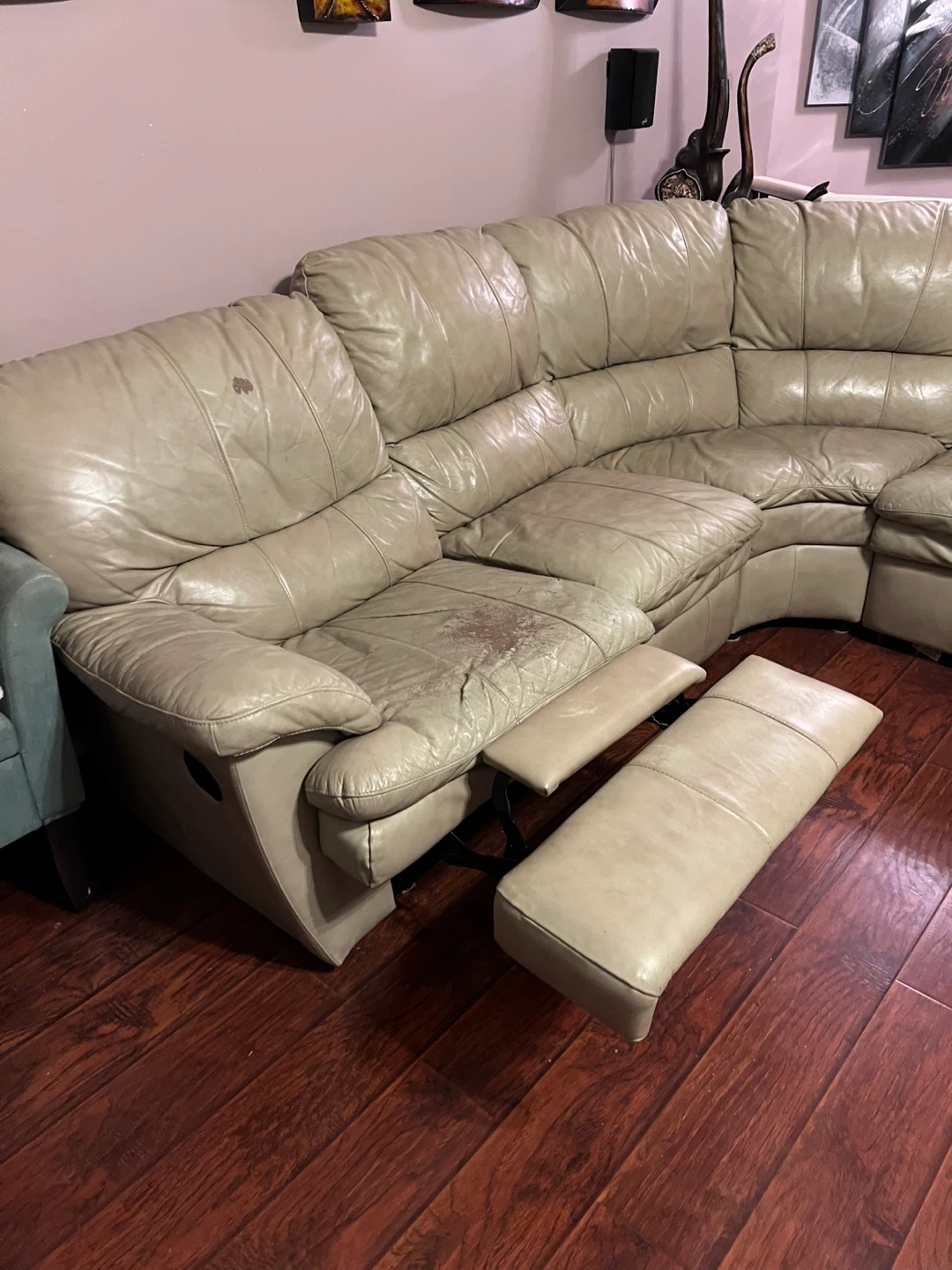 Large sectional couch - photo 2