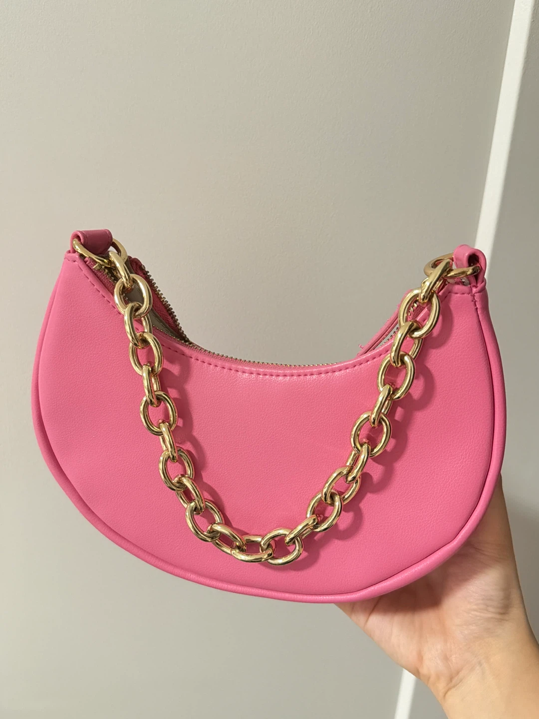 H&M Pink Crescent Shoulder Bag with Gold Chain - photo 4