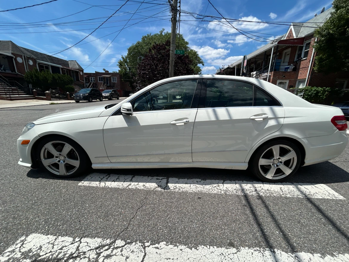 White Mercedes-Benz E350 4MATIC Sedan - photo 2