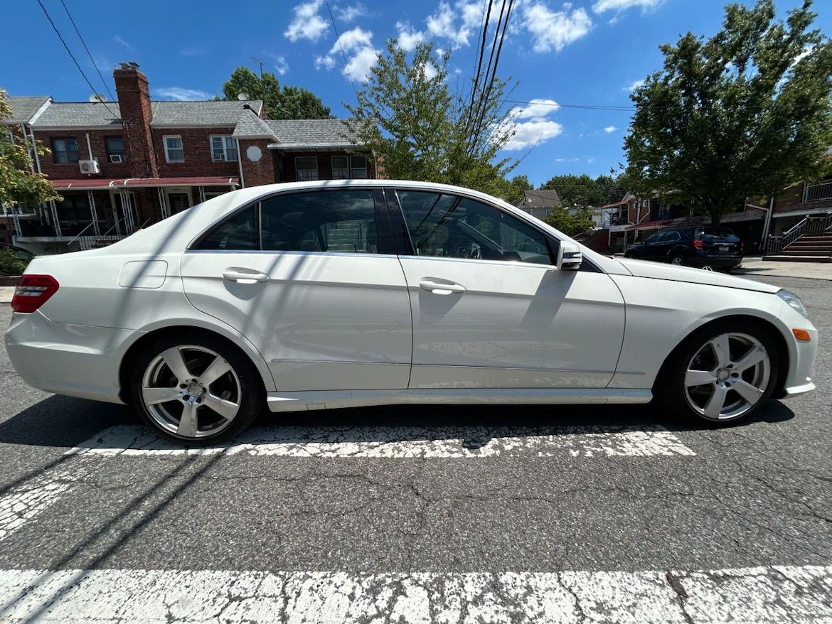 White Mercedes-Benz E350 4MATIC Sedan - photo 4