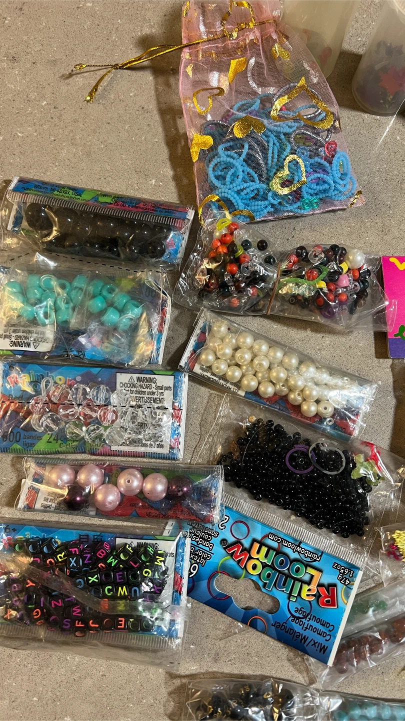 KidsKraft Seashells Bead Kit and Rainbow Loom Bands
