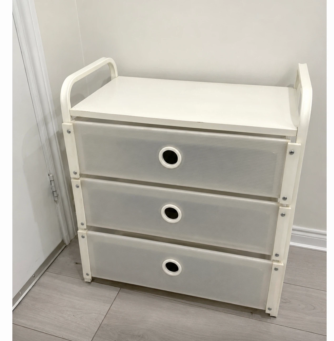 MOVE OUT SALE !gaming chair, ikea desk, chair and 3-drawer unit - photo 4