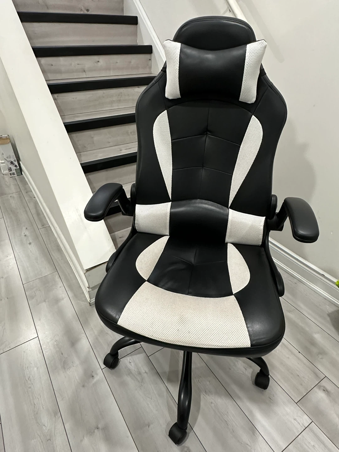 MOVE OUT SALE !gaming chair, ikea desk, chair and 3-drawer unit - photo 5