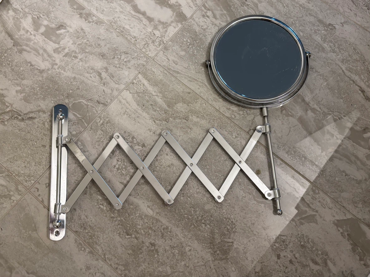 Pull-Out Mirror