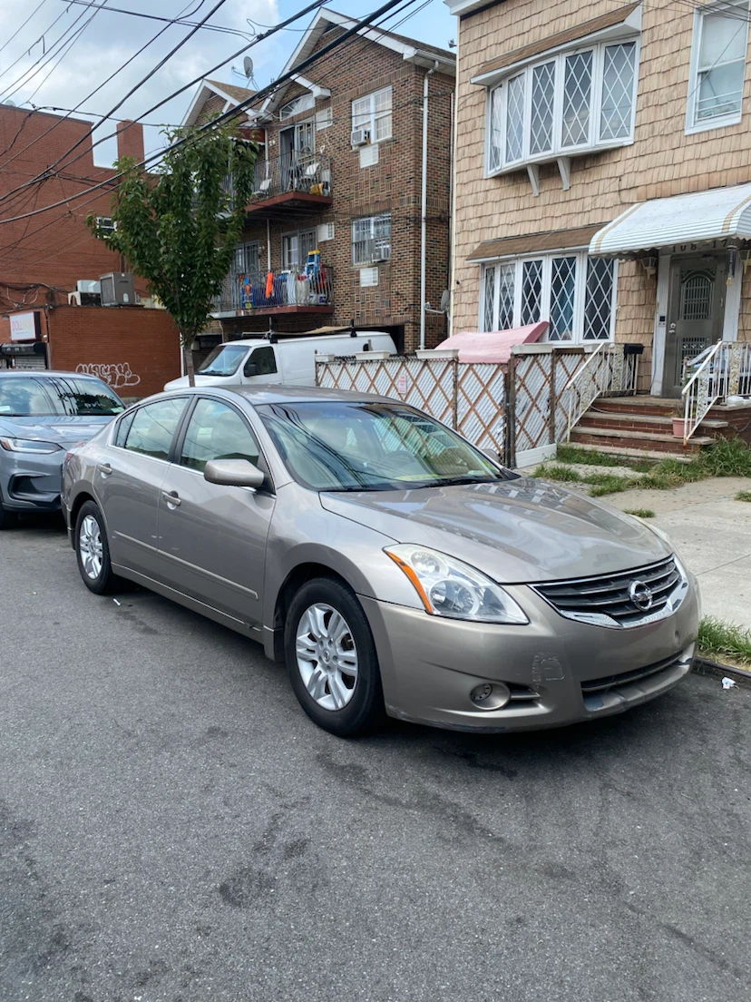 Nissan Altima Sedan 93,000 - photo 2