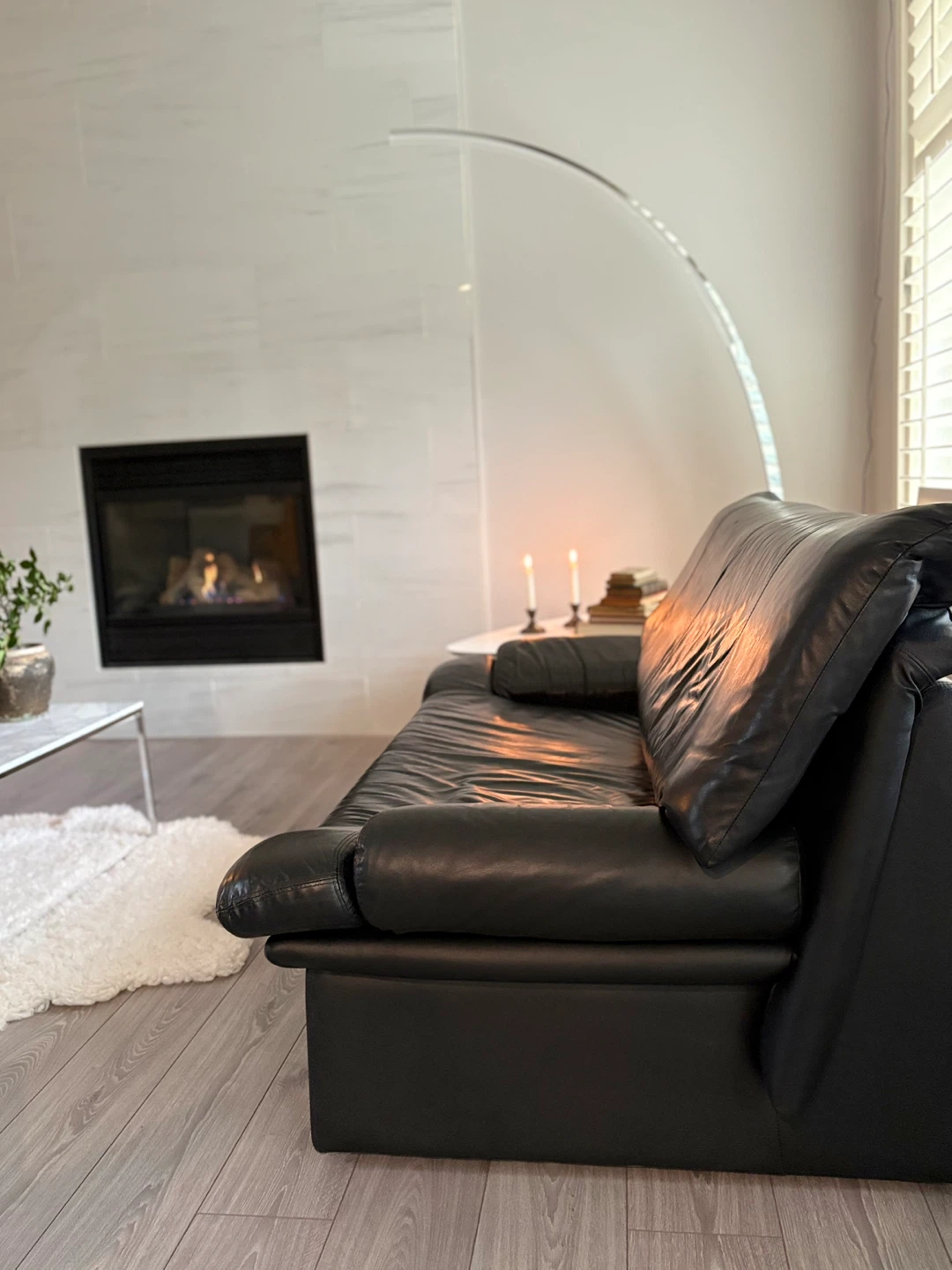 NICOLETTI SALOTTI GENUINE ITALIAN LEATHER LOVESEAT! - photo 2