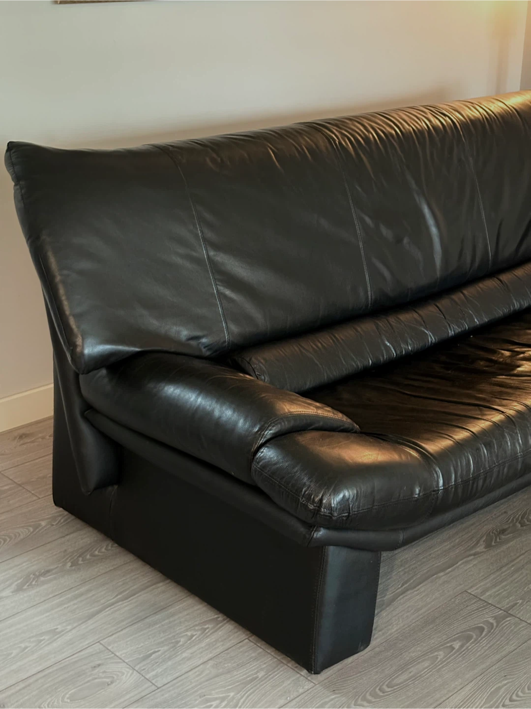 NICOLETTI SALOTTI GENUINE ITALIAN LEATHER SOFA! - photo 2