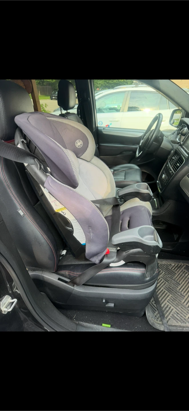 Evenflo Maestro Booster Car Seat - photo 2