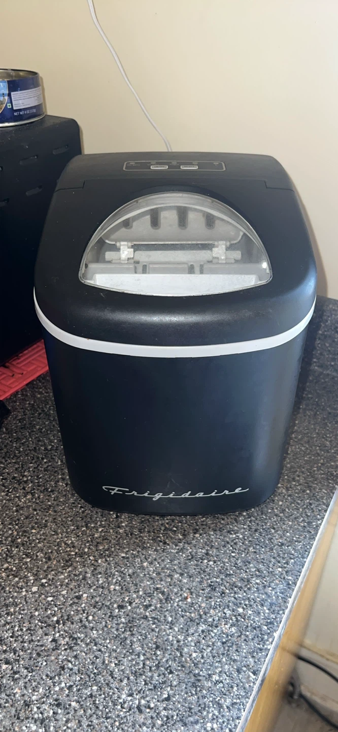 Frigidaire Black Ice Maker - photo 2