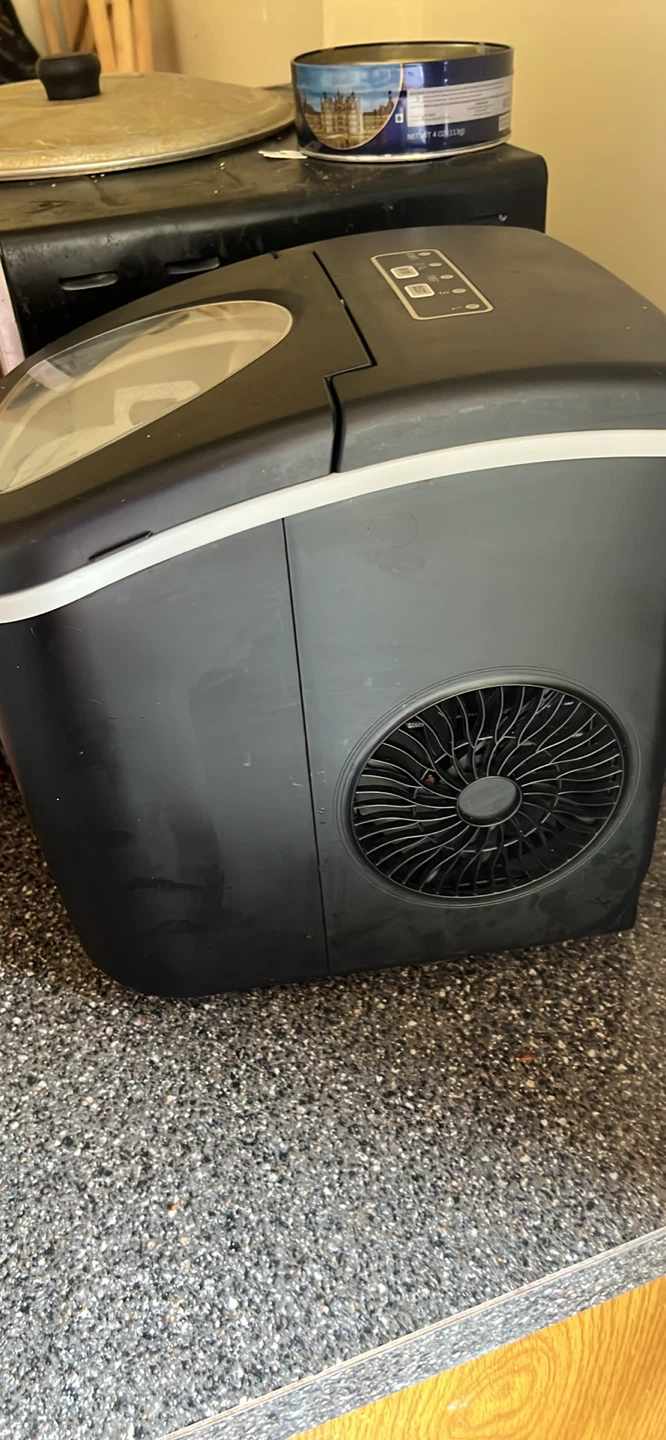 Frigidaire Black Ice Maker - photo 3