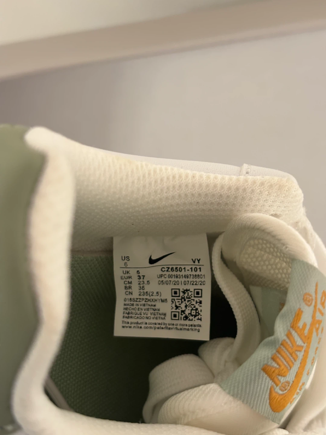 Nike Air Force 1  White Green (Size 6 M/7.5 W) - photo 3