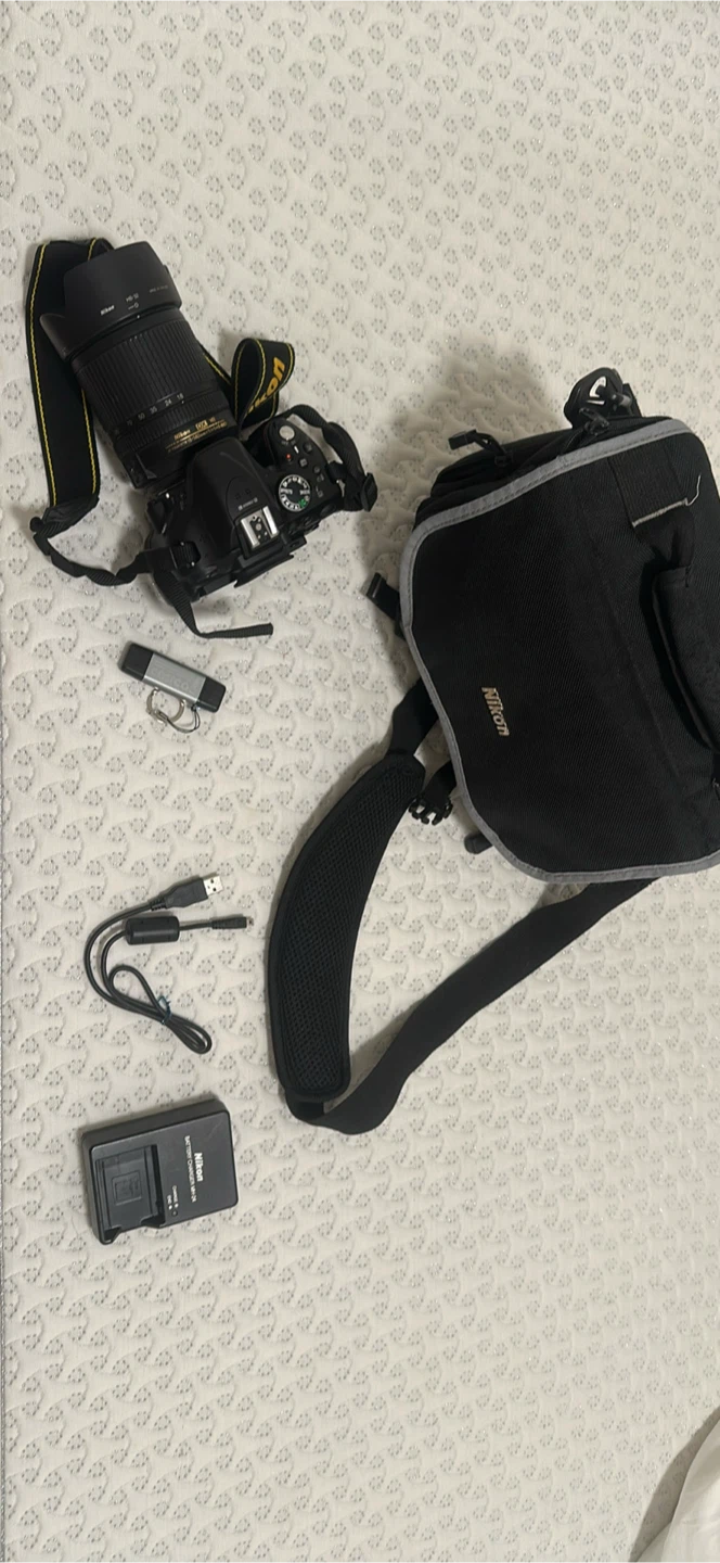 Nikon D5200 DSLR Camera with 18-140mm Lens and Bag - photo 3