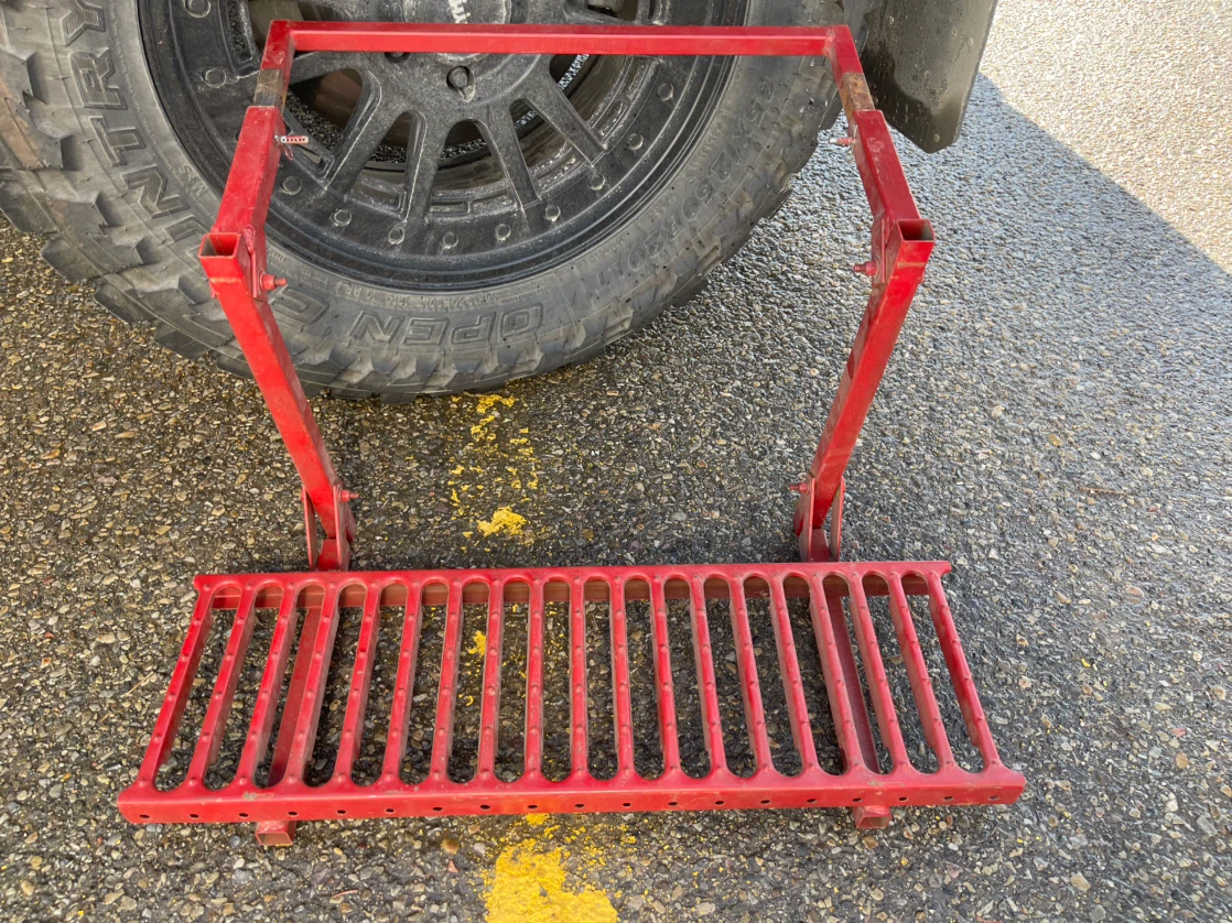 Red Metal Truck Bed Step / Platform - photo 3