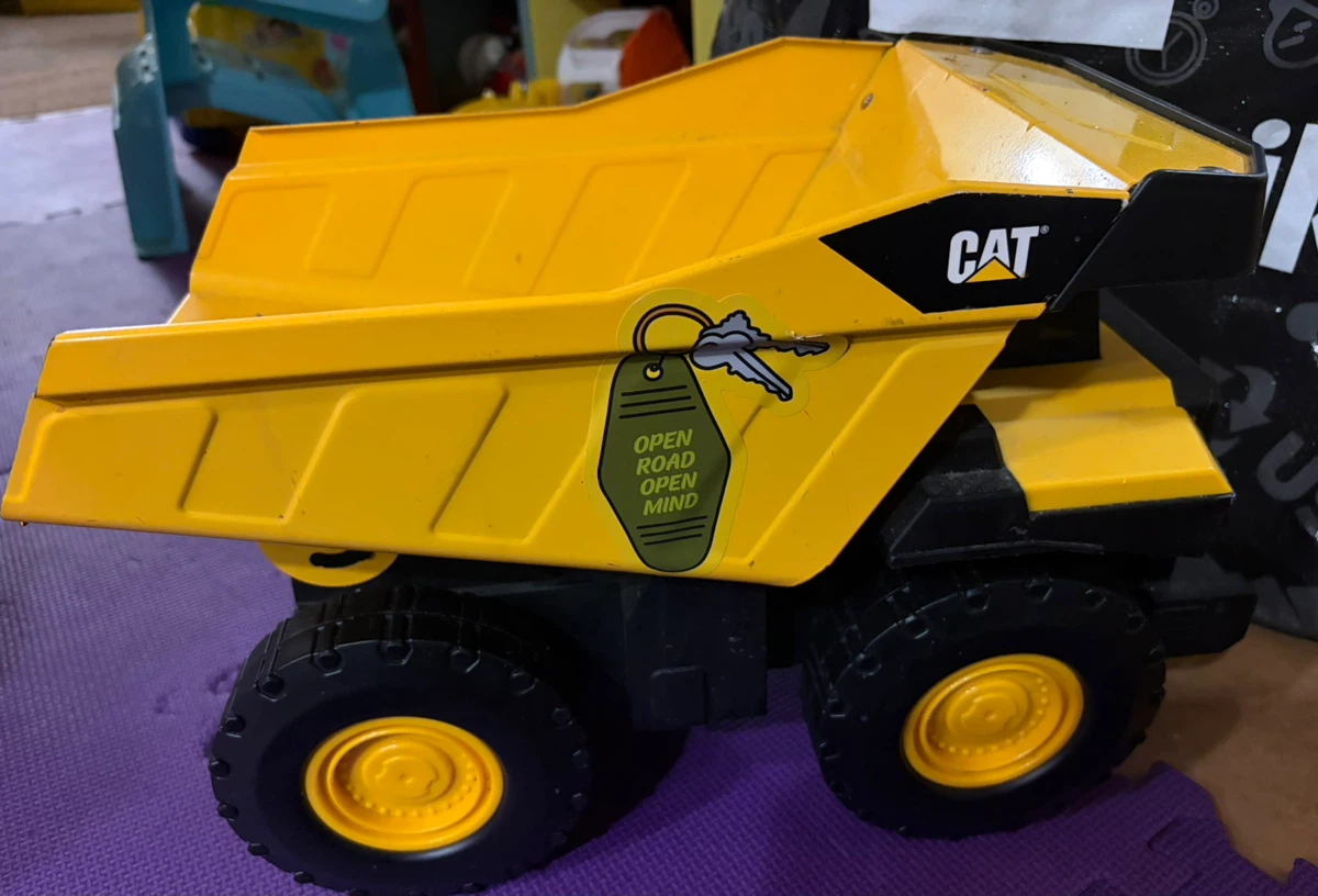 CAT yellow dump truck toy - photo 3