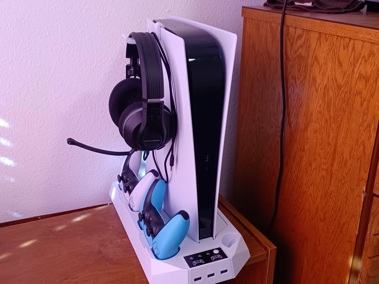 PS5 Charging Dock and Cooling. - photo 2