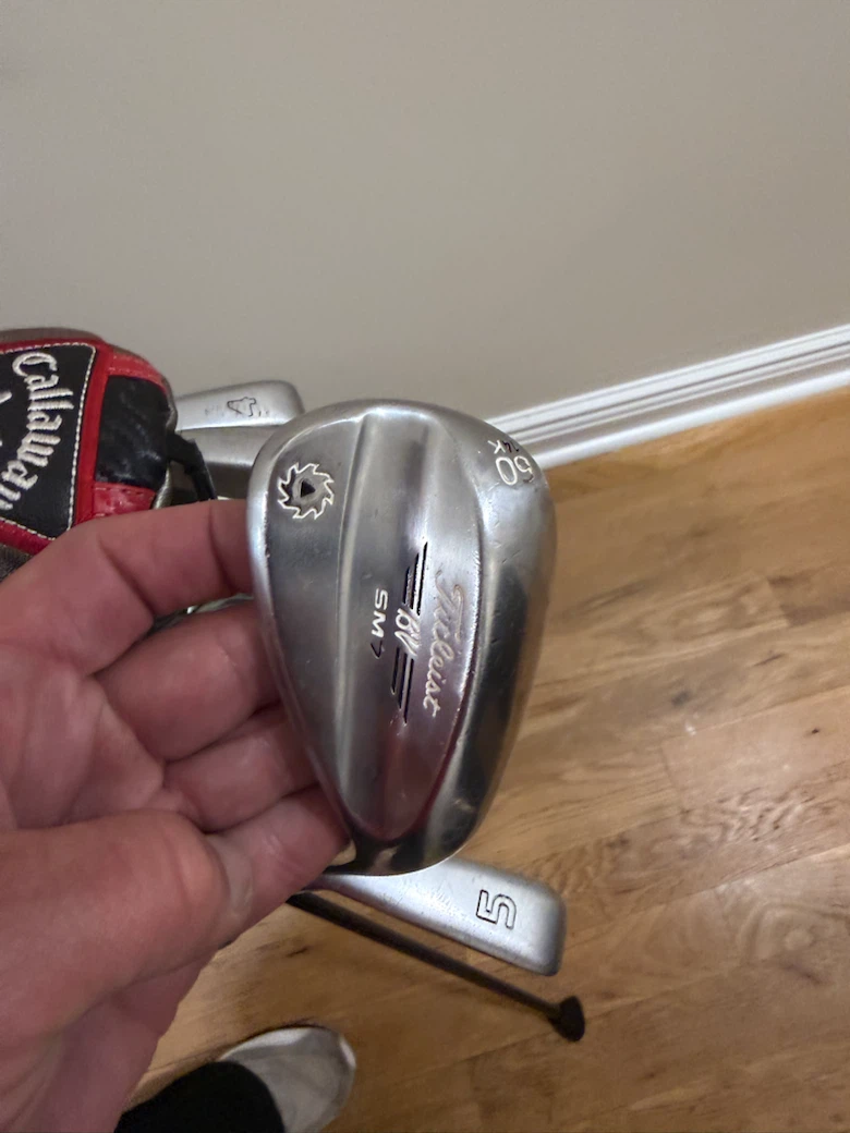 Ping irons & Malbon bag & odyssey putter & Callaway three iron - photo 2