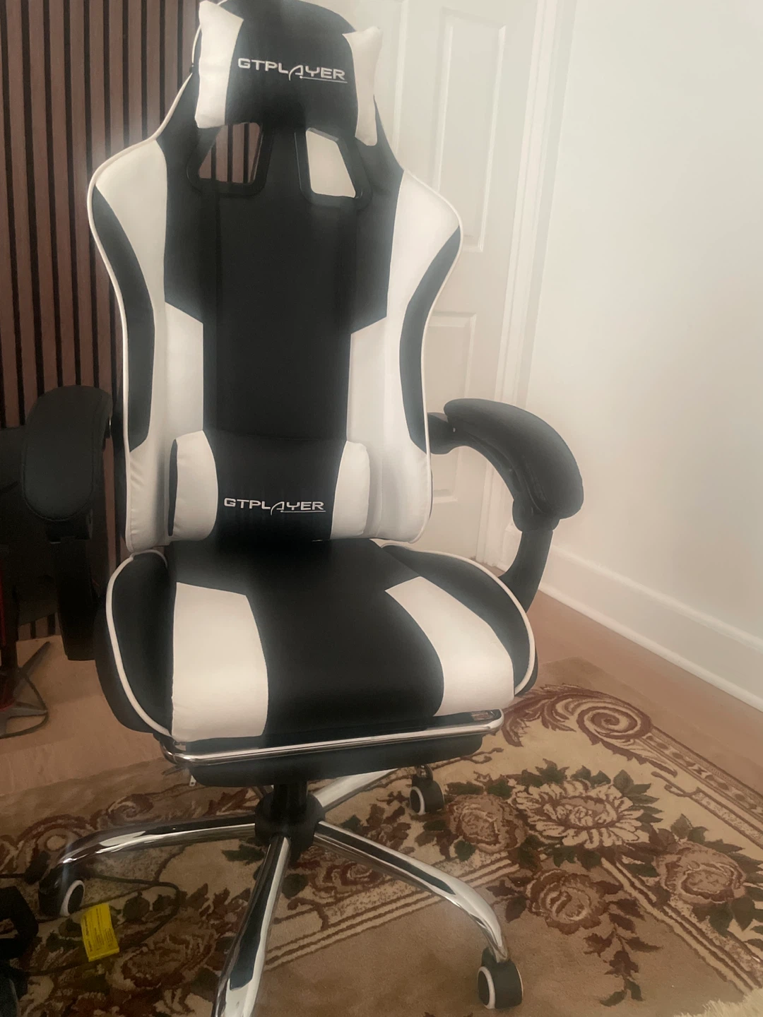 GTPLAYER Gaming Chair - Black & White