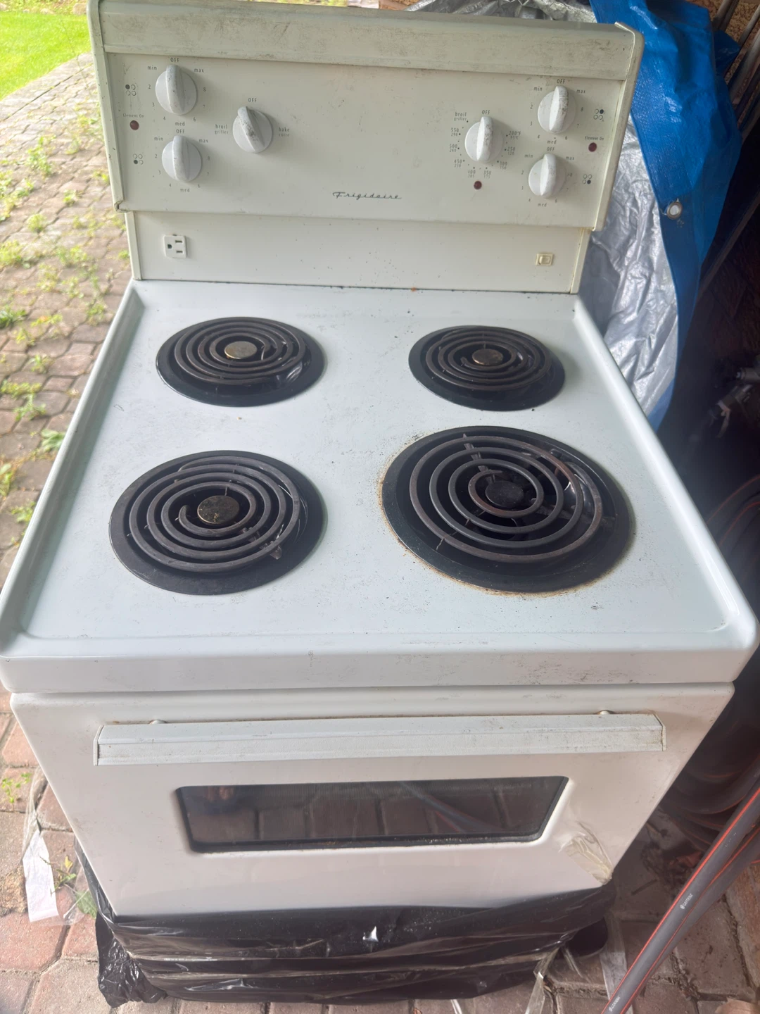 Frigidaire Electric Stove