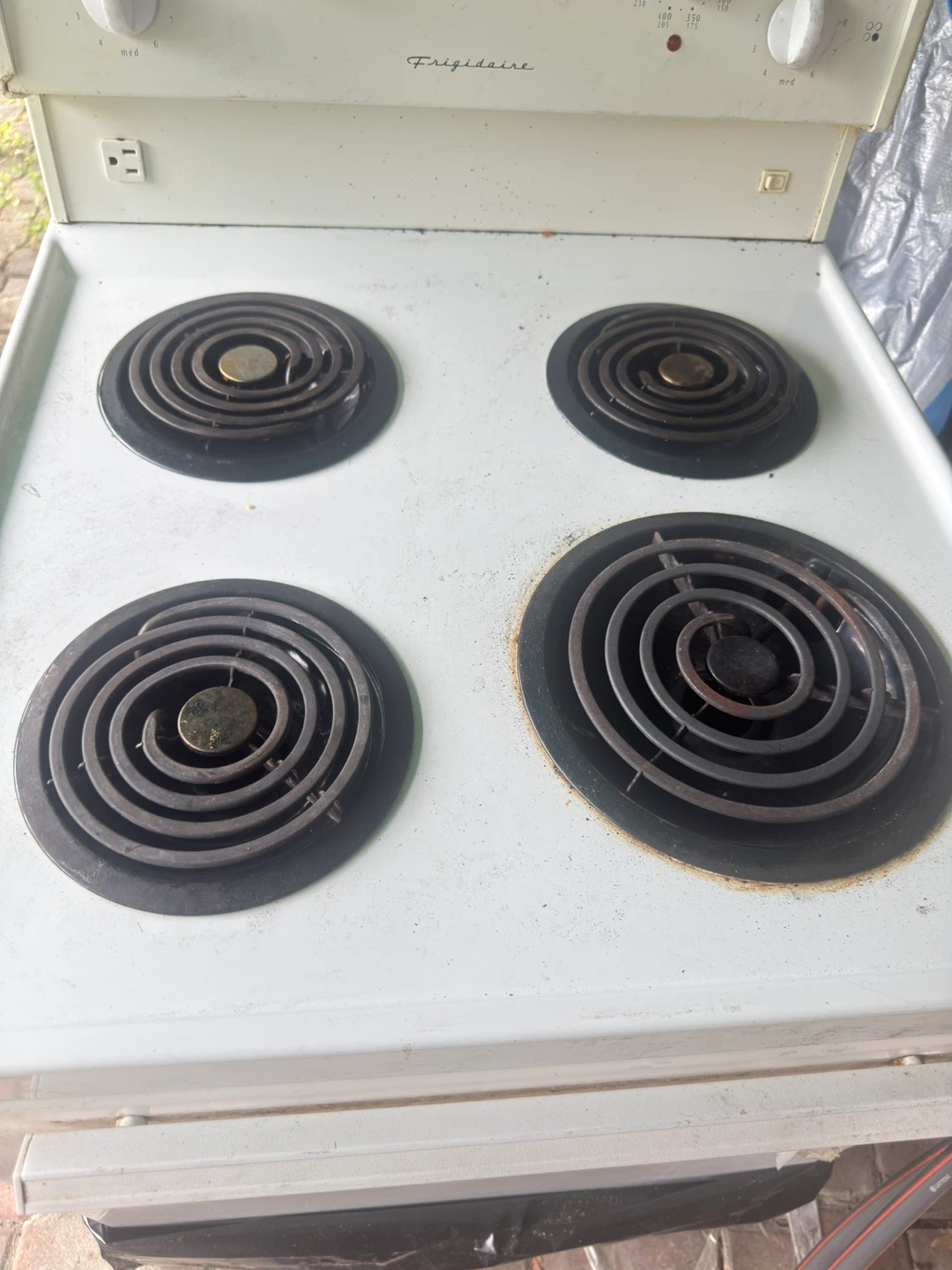 Frigidaire Electric Stove - photo 3