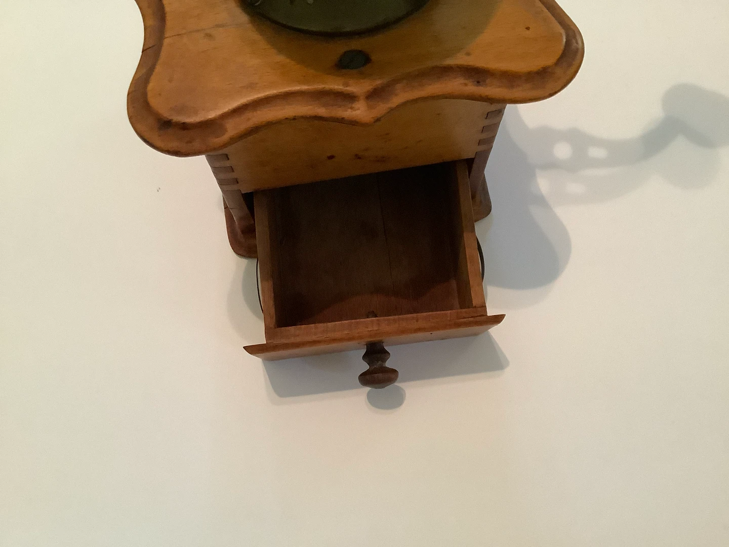 Antique Wd Hank Crank Coffee Grinder w Pull Out Grounds Drawer 🐞 - photo 3