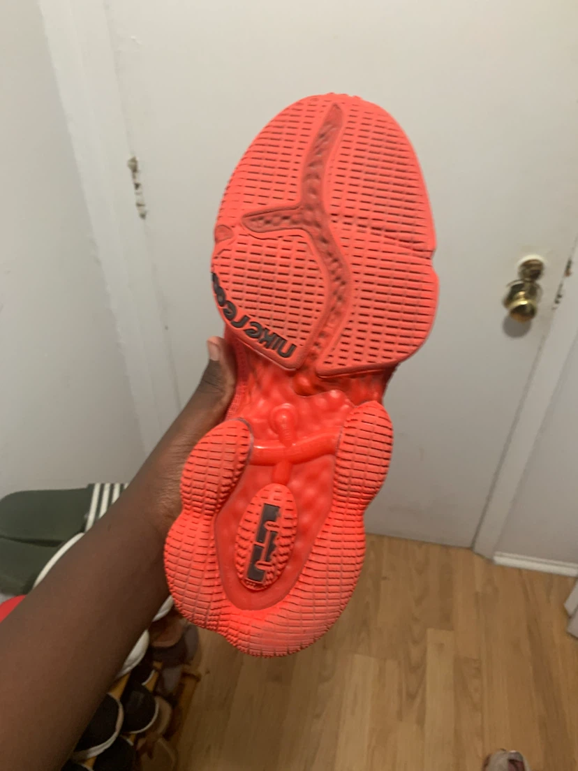 Nike LeBron 19 Low 'Light Crimson