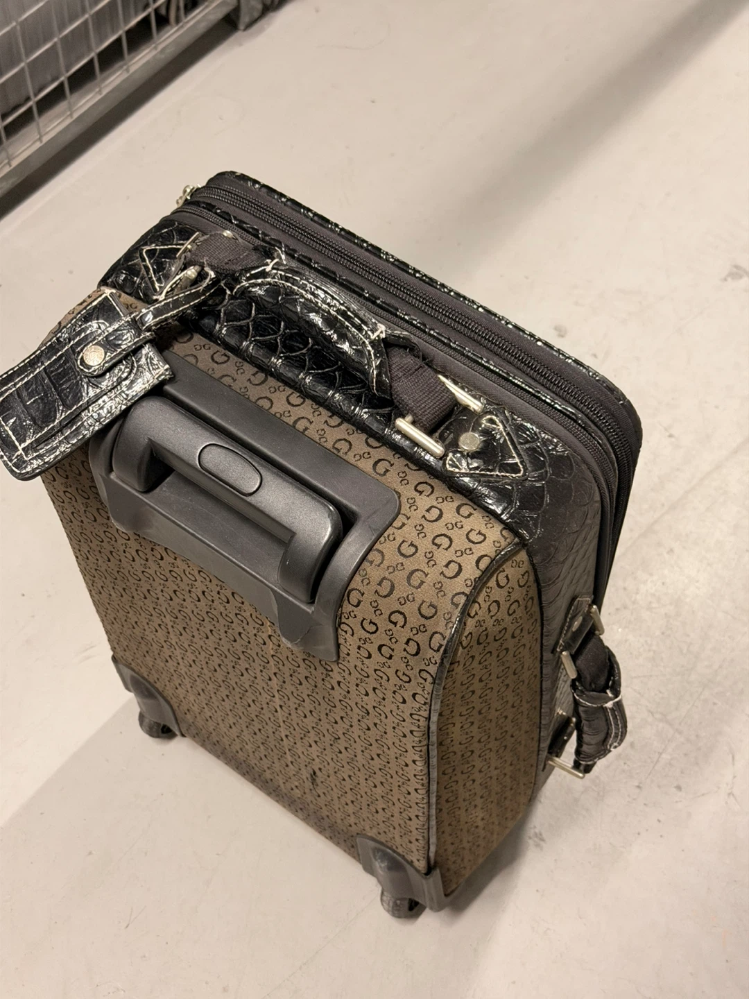 Guess Rolling Suitcase - photo 2