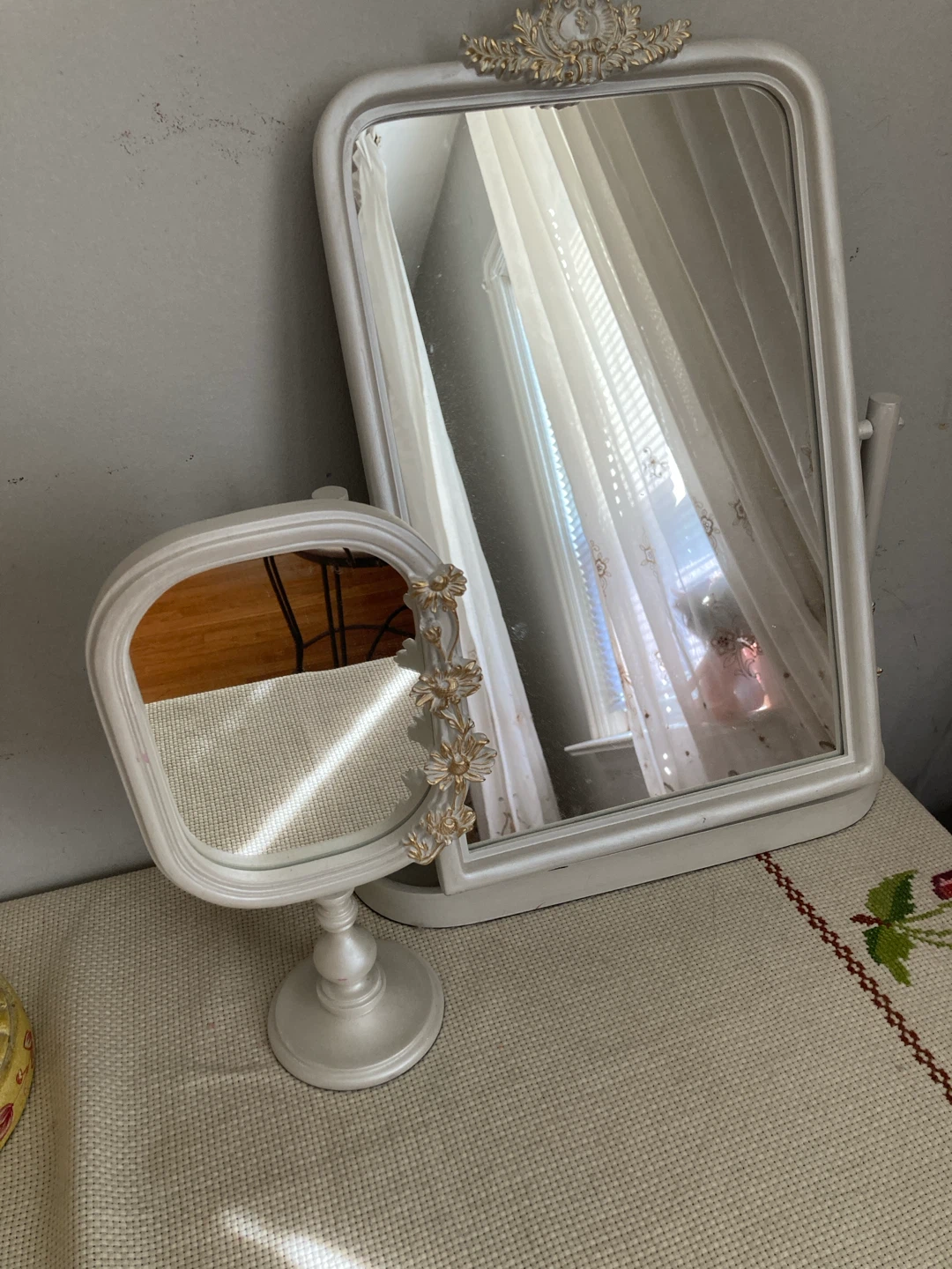 Vanity mirror set