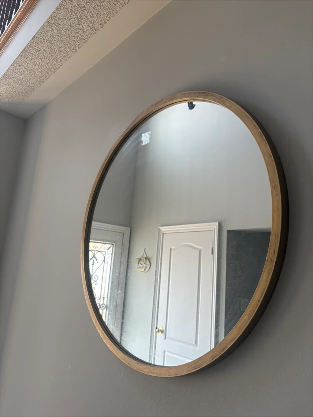 Round Wall Mirror with Gold Frame