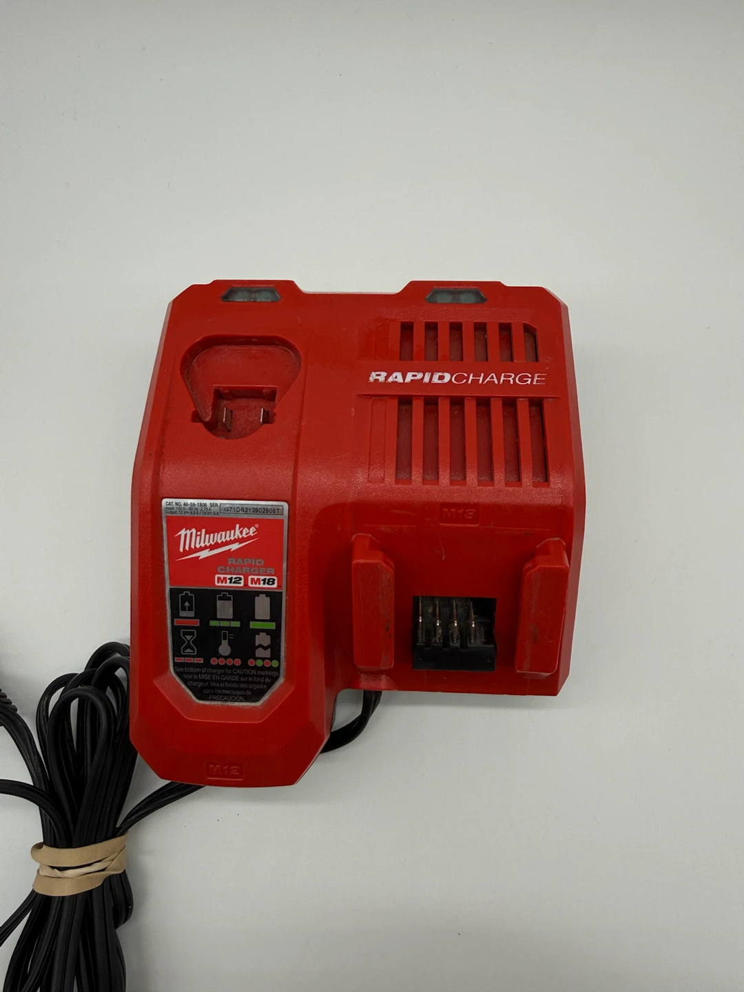 Milwaukee 12V/18V M12/M18 Battery Multi-Voltage Rapid Charger - photo 3