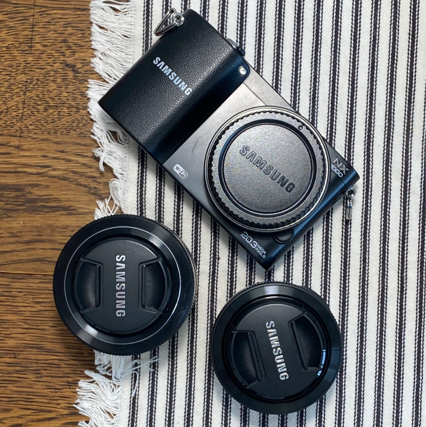 Samsung NX1000 Camera with 2 Lenses