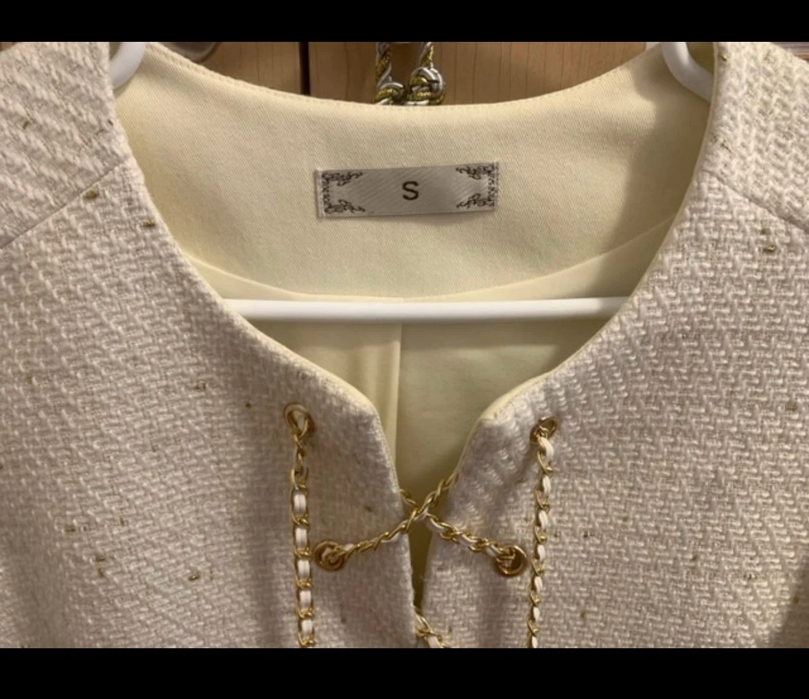 Cream Tweed Jacket with Gold Chain Detail - photo 2
