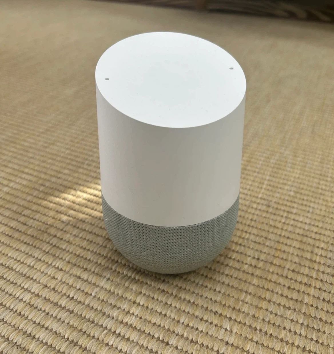 Google Home smart speaker (no wire)