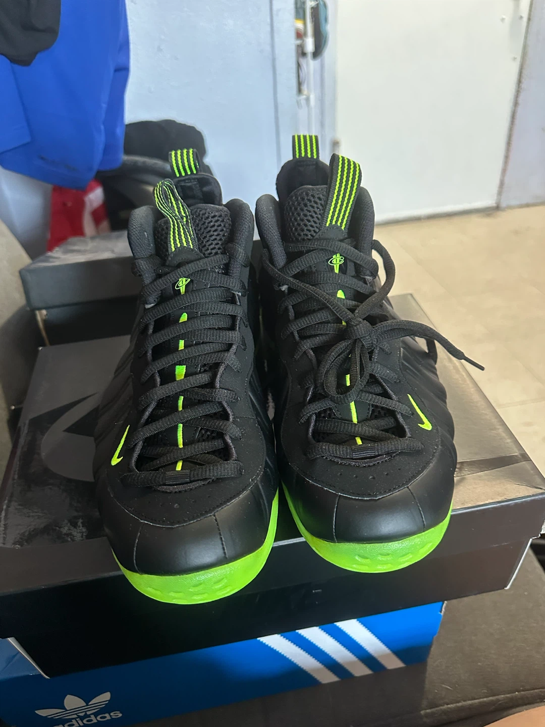 Nike Air Foamposite Pro Black Volt Sneakers - photo 2
